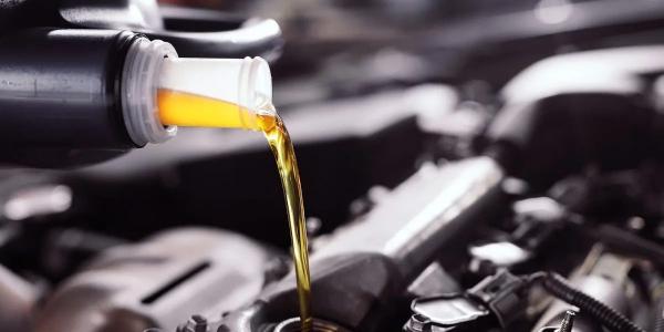 راهنمای جامع انتخاب بهترین روغن موتور برای خودرو شما